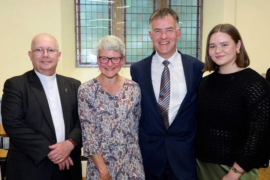New Ness Bank minister Rev Stuart Smith with wife Elspeth and daughter Catriona and Clèir Eilean Ì Moderator Rev Doug McRoberts (left). Photo credit: Ewen Weatherspoon Photography.