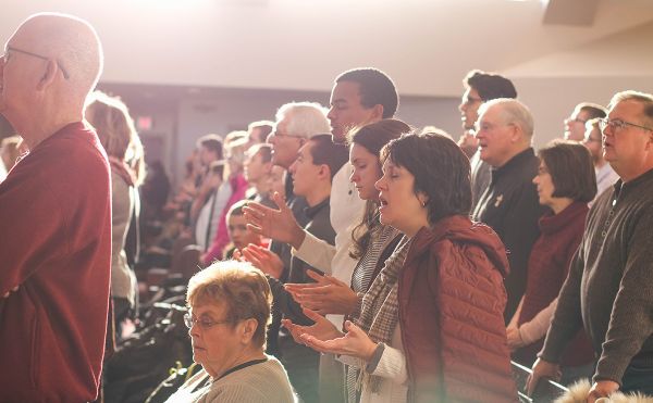 Congregation praising the Lord