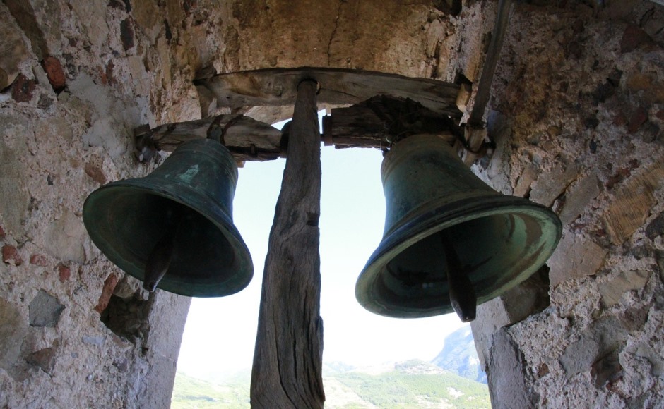 Moderator asks churches and cathedrals to toll bells for Notre