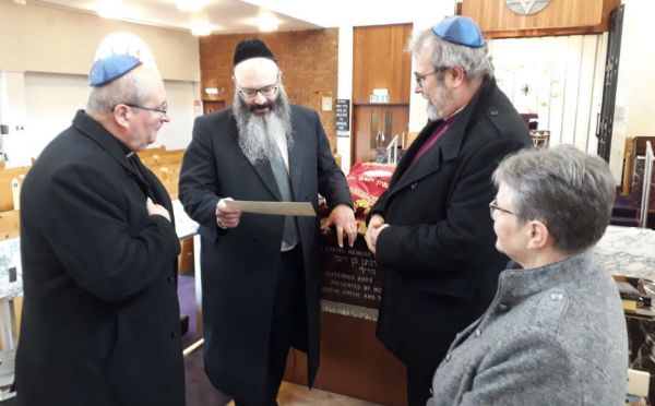 Visiting Giffnock Synagogue