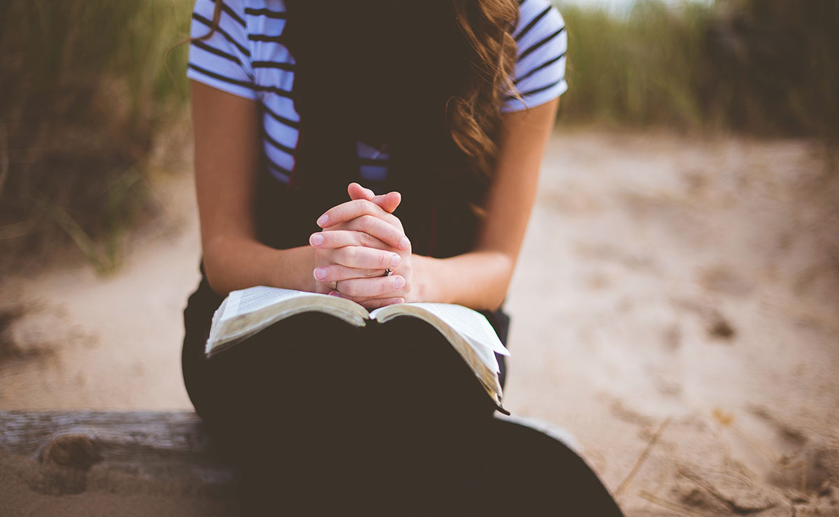 Girl praying 