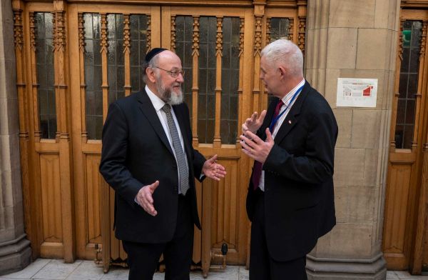 The Chief Rabbi speaks with a General Assembly attendee