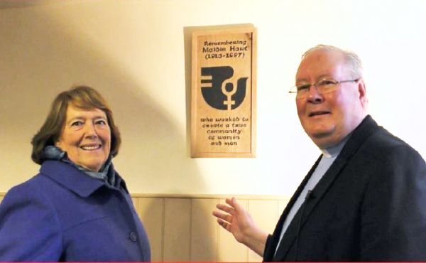 Jennifer Macmillan and Rev Dr David Graham  with the plaque