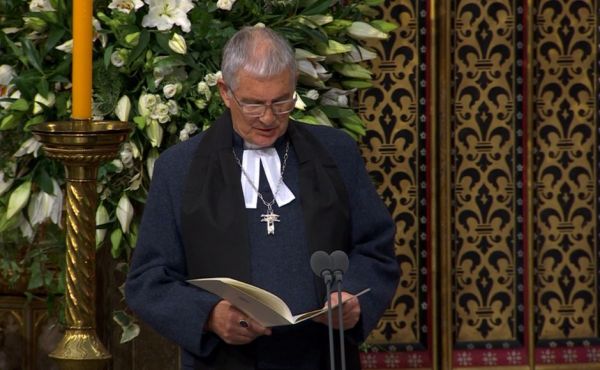 Rt Rev Dr Iain Greenshields reading prayer at Queen's funeral service